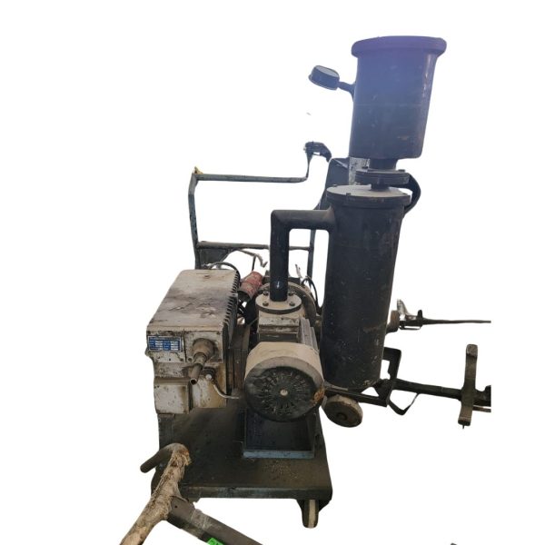 OIL LUBRICATED VACUUM PUMP